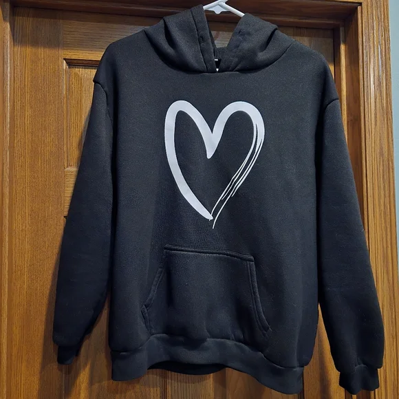SHEIN Black and White Heart Graphic Sweatshirt - Picture 1 of 12